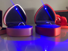 Load image into Gallery viewer, Red Heart Light Gift box
